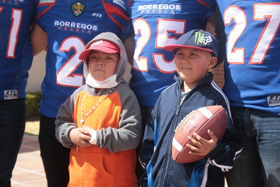 Los niños convivieron con los Borregos Puebla