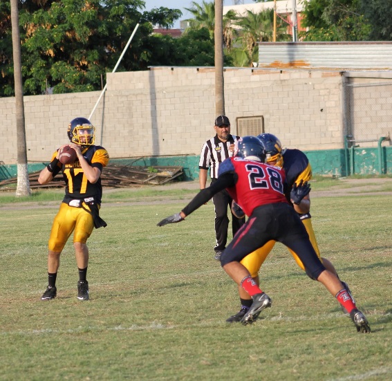 Sergio Bringas QB de Búhos de la UNISON