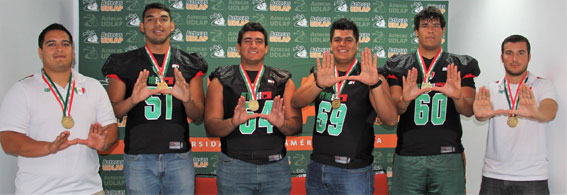 Jugadores de Aztecas de la UDLAP campeones del mundo