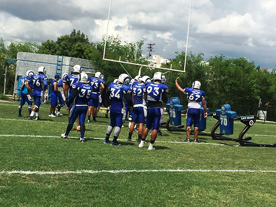 Borregos Monterrey en el campo de entrenamiento