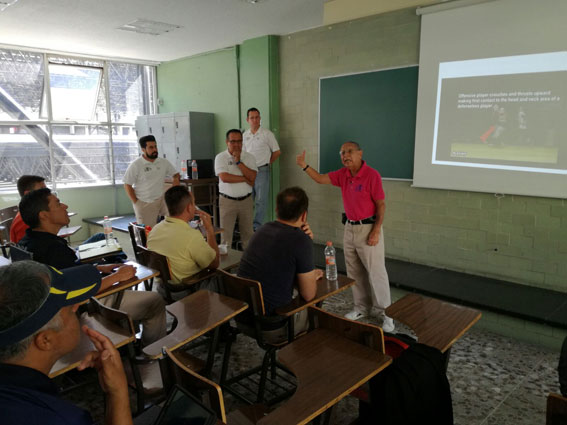 El referee Jorge Armando Rodríguez en la junta técnica