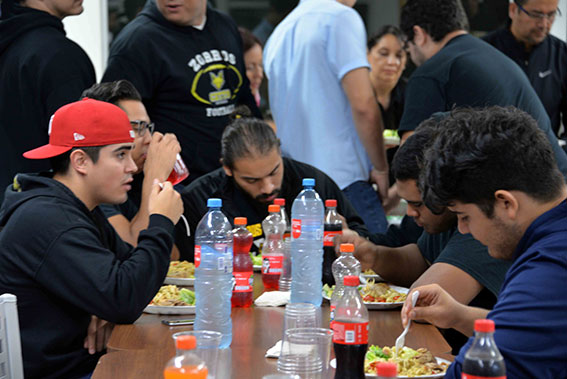 Staff y jugadores convivieron la noche previa a la final