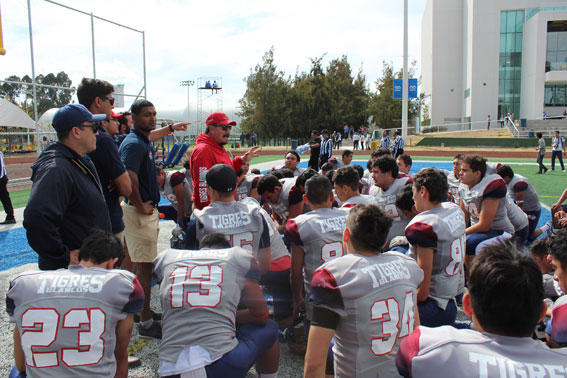 EL HC Rubén Borbolla y su staff