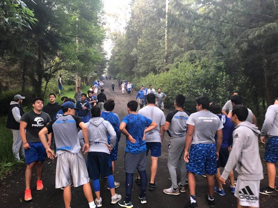 Los jugadores de Borregos CCM con gran ánimo en la montaña