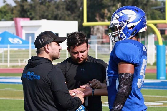 Coaches y jugadores revisan su desempeño