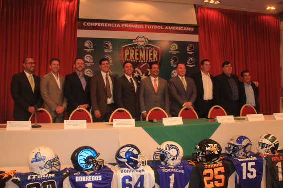 Los coaches durante la ceremonia de presentación