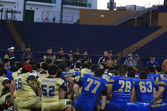 Staffs de la UANL y SuBiré durante el scrimmage