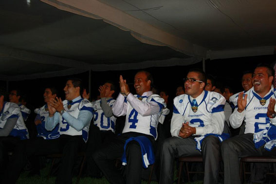 Legionarios recibe sus jerseys para la temporada 2012