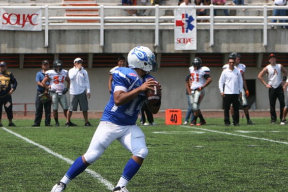 Diego Pérez (14) QB Borregos CEM