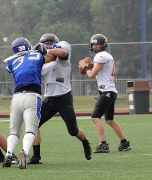 Christian Náhum Inda (17) QB Leones UAMN