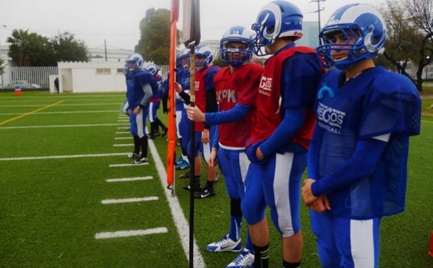 Borregos Prepa Tec durante sus gélidos entrenamientos